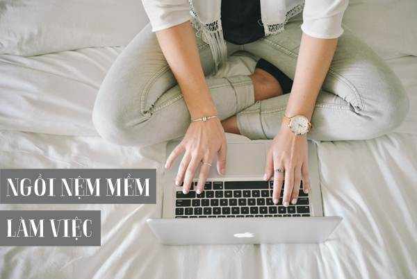 ngồi trên đệm mềm