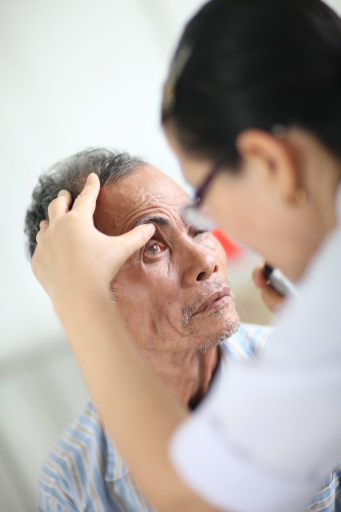 khám mắt tiểu đường