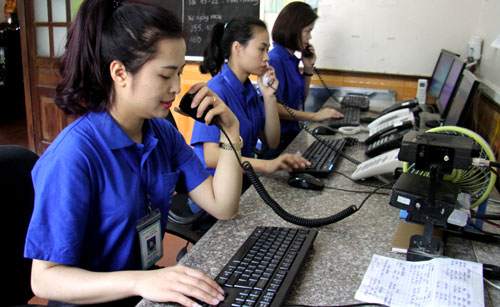 nhân viên trực tổng đài