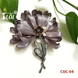 Hoa cúc cài áo váy thủ công 115k Hoa cúc cài áo váy thủ công 115k